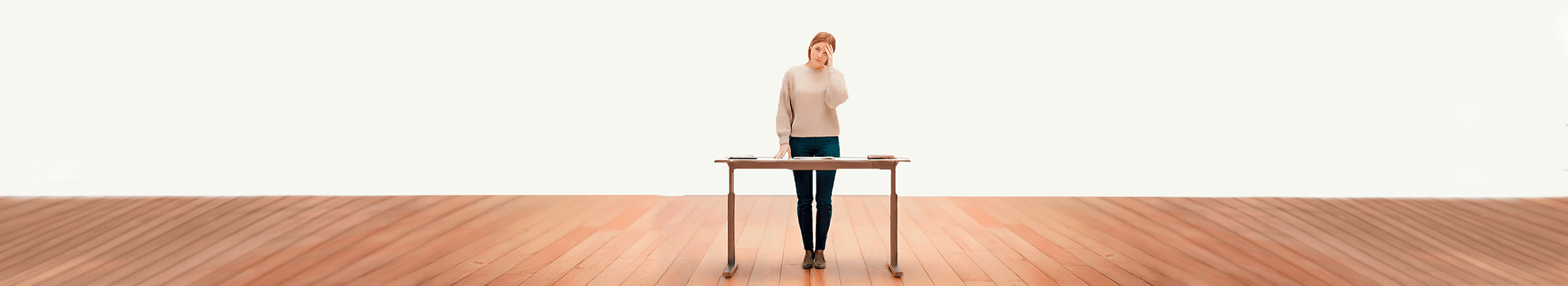 Mujer diseñando muebles personalizados